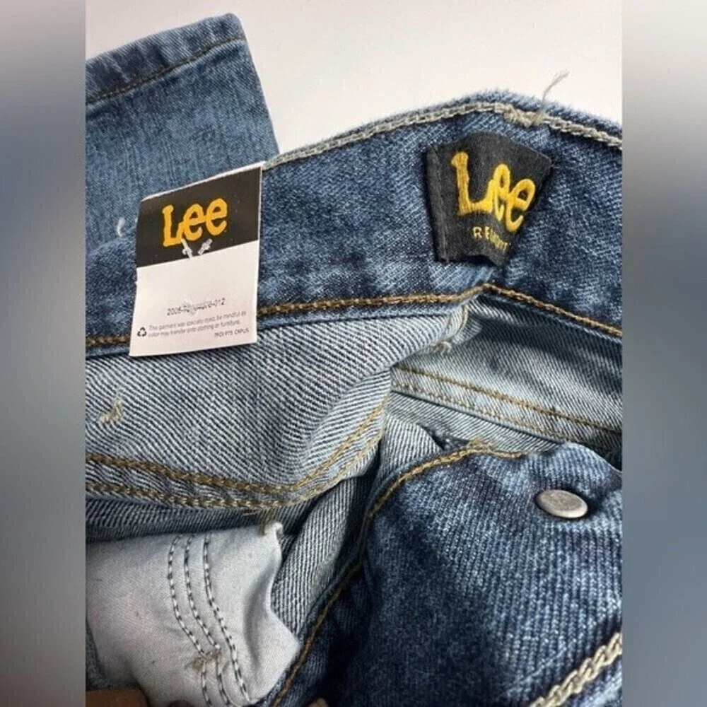 Lee Newman men’s Jean Relaxed Fit Straight Leg size 42x32.